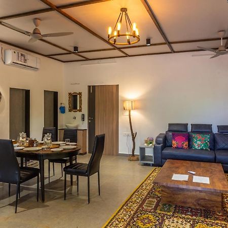Saffronstays Apricus Farm, 卡尔贾特 外观 照片