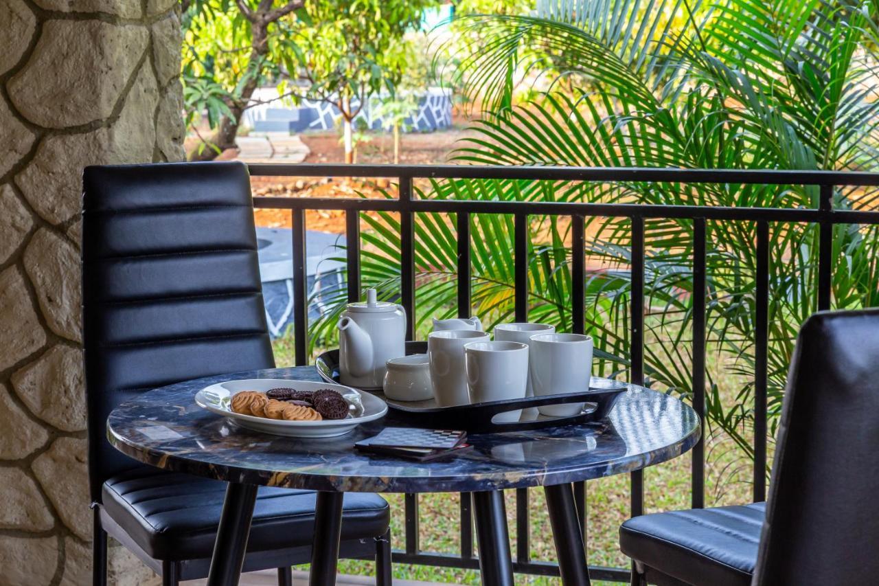 Saffronstays Apricus Farm, 卡尔贾特 外观 照片