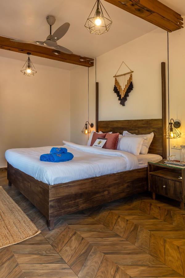 Saffronstays Apricus Farm, 卡尔贾特 外观 照片