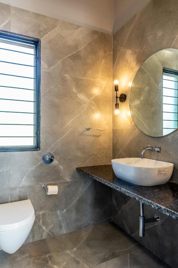 Saffronstays Apricus Farm, 卡尔贾特 外观 照片