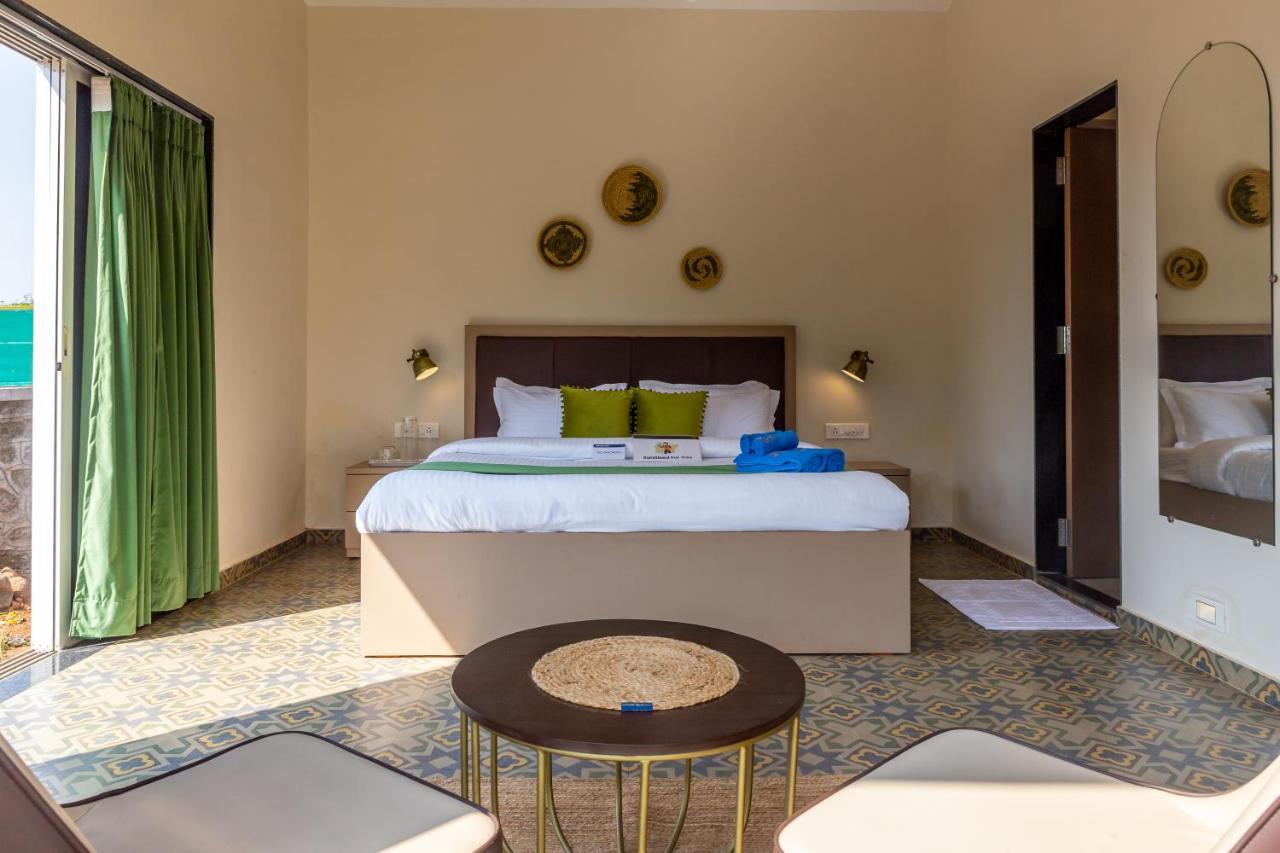 Saffronstays Apricus Farm, 卡尔贾特 外观 照片